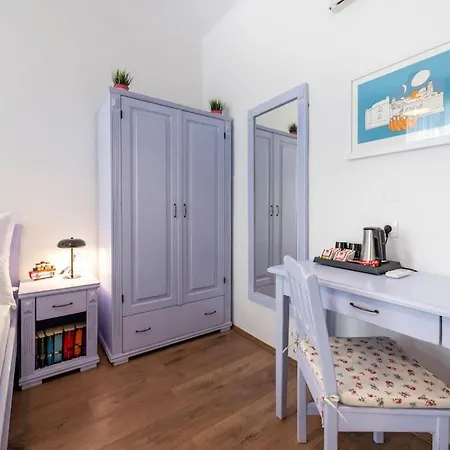 Flora-heartbeat Old Three Bedrooms Apartmán