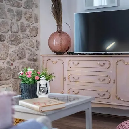 Flora-heartbeat Old Three Bedrooms Apartmán