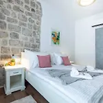 Apartament Flora-heartbeat Old Three Bedrooms