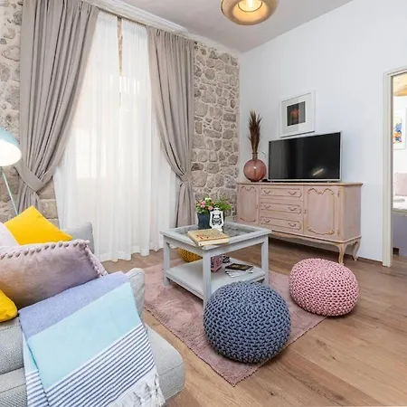 Daire Flora-heartbeat Old Three Bedrooms *
