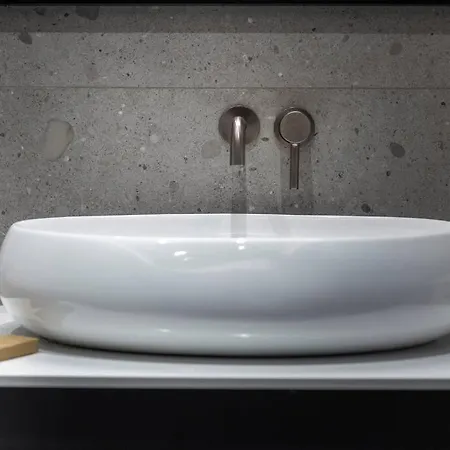 Flora-heartbeat Old Three Bedrooms アパート