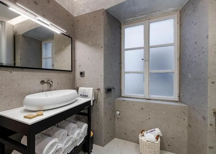 Flora-heartbeat Old Three Bedrooms דירה