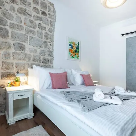 Appartement Flora-heartbeat Old Three Bedrooms